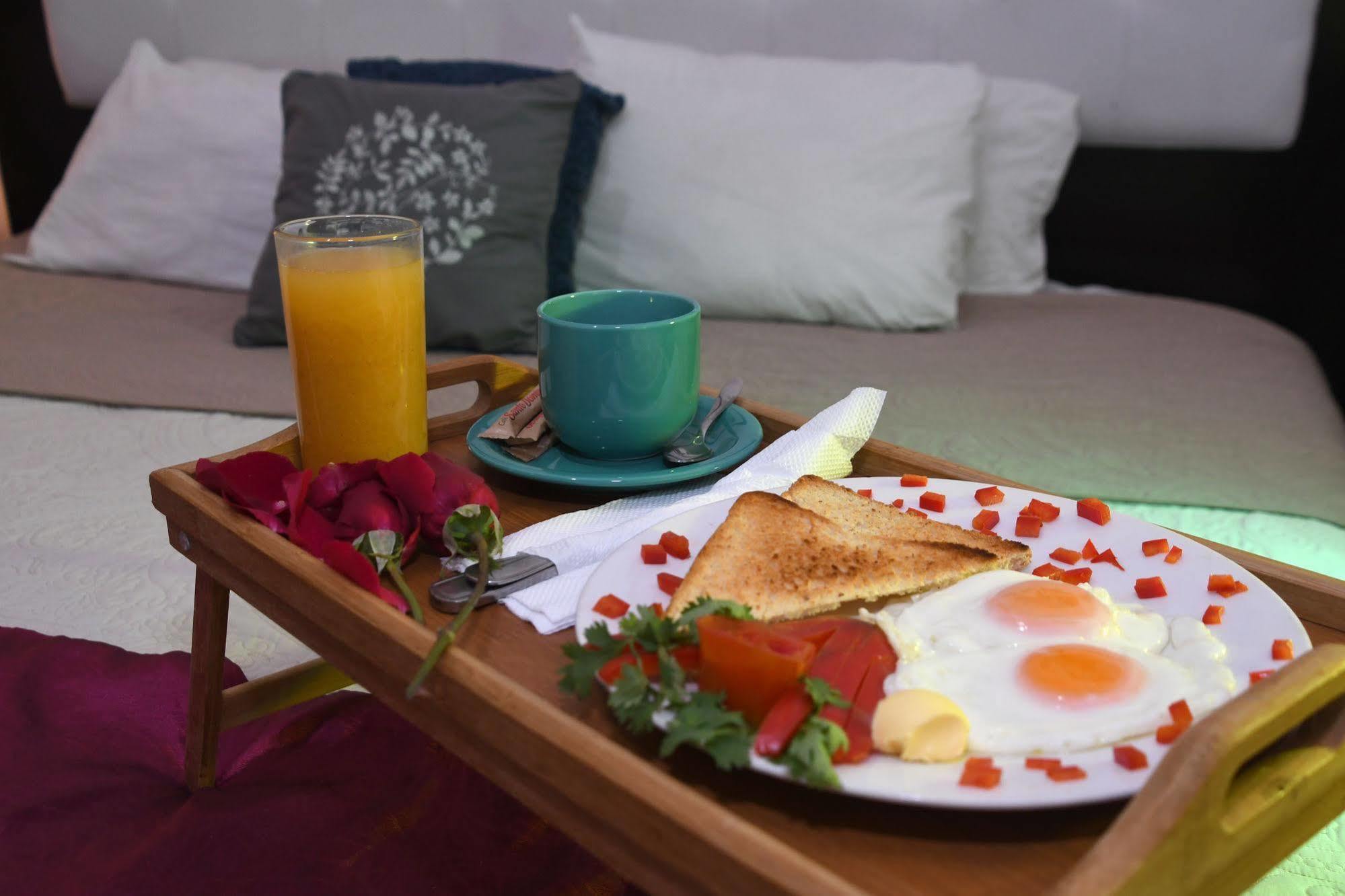 Hostal San Francisco De Asis ซานโตโดมิงโก ภายนอก รูปภาพ